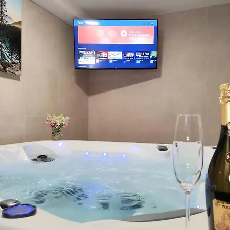 Grand - Wellness Luxusni S Velkou Virivkou, Saunou, Kuchyni A Venkovnim Posezenim V Centru Harrachova