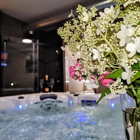 Lägenhet Grand - Wellness Luxusni S Velkou Virivkou, Saunou, Kuchyni A Venkovnim Posezenim V Centru Harrachova Harrachov