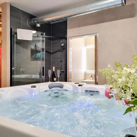 Grand - Wellness Luxusni S Velkou Virivkou, Saunou, Kuchyni A Venkovnim Posezenim V Centru Harrachova *