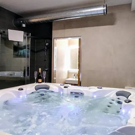 Grand - Wellness Luxusni S Velkou Virivkou, Saunou, Kuchyni A Venkovnim Posezenim V Centru Harrachova Lägenhet