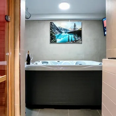 Grand - Wellness Luxusni S Velkou Virivkou, Saunou, Kuchyni A Venkovnim Posezenim V Centru Harrachova * Harrachov
