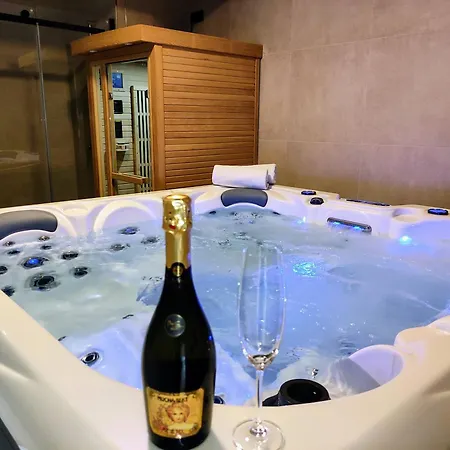 Grand - Wellness Luxusni S Velkou Virivkou, Saunou, Kuchyni A Venkovnim Posezenim V Centru Harrachova Lägenhet