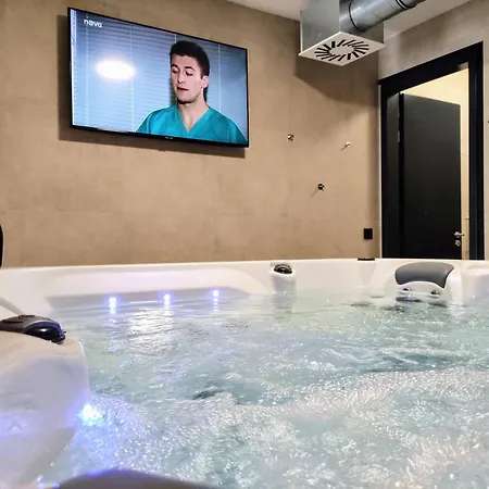 Grand - Wellness Luxusni S Velkou Virivkou, Saunou, Kuchyni A Venkovnim Posezenim V Centru Harrachova