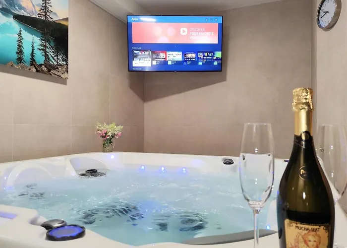Grand - Wellness Luxusni S Velkou Virivkou, Saunou, Kuchyni A Venkovnim Posezenim V Centru Harrachova