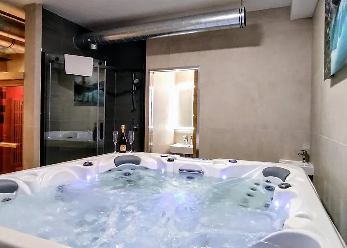 Grand - Wellness Luxusni S Velkou Virivkou, Saunou, Kuchyni A Venkovnim Posezenim V Centru Harrachova 아파트