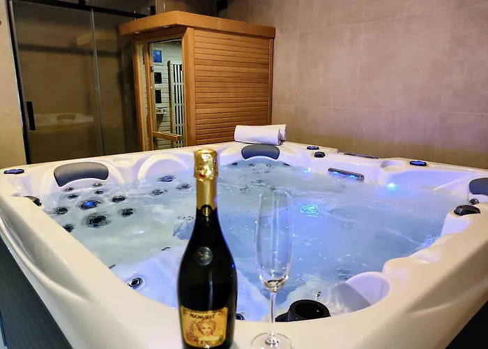 Grand - Wellness Luxusni S Velkou Virivkou, Saunou, Kuchyni A Venkovnim Posezenim V Centru Harrachova 아파트